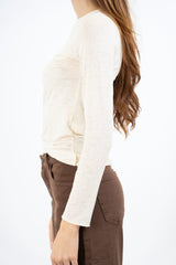 modella indossando Maglia basic girocollo in viscosa elasticizzata con filo laminato colore