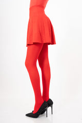 modella indossando Minigonna Soft Pleat in viscosa elasticizzata colore