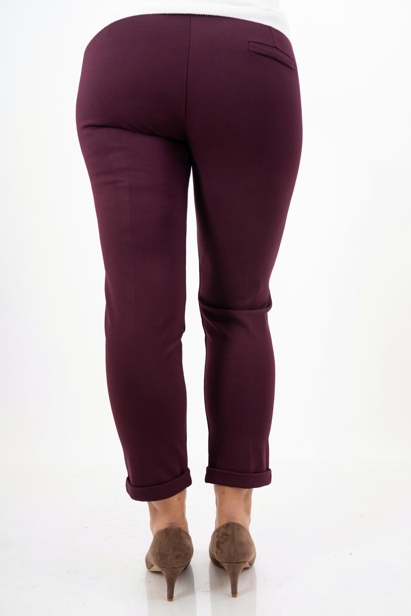 modella indossando Pantaloni Punto Milano Elegance – Prugna colore