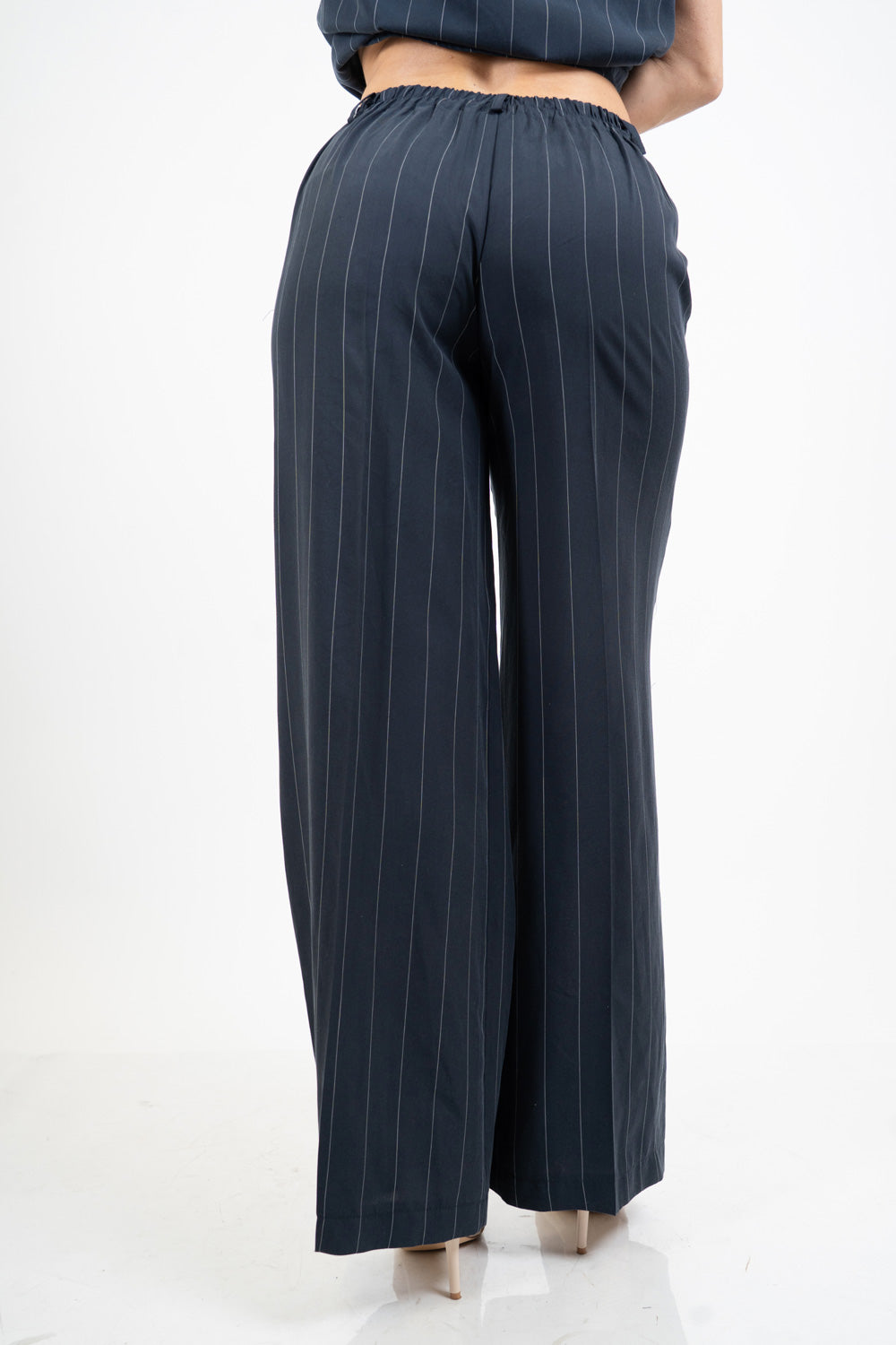 Pantalone palazzo gessato a righe con elastico in vita Made in Italy.